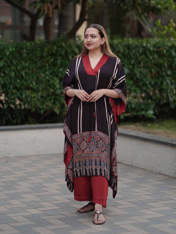 Siyaah Saaz Silk Kaftan